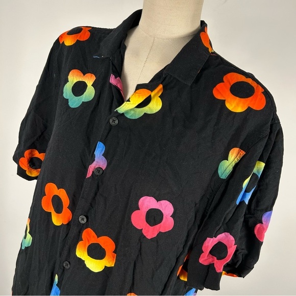 💕 Hollister Black Casual Button Down Shirt with Vibrant Floral Design L - Picture 4 of 10